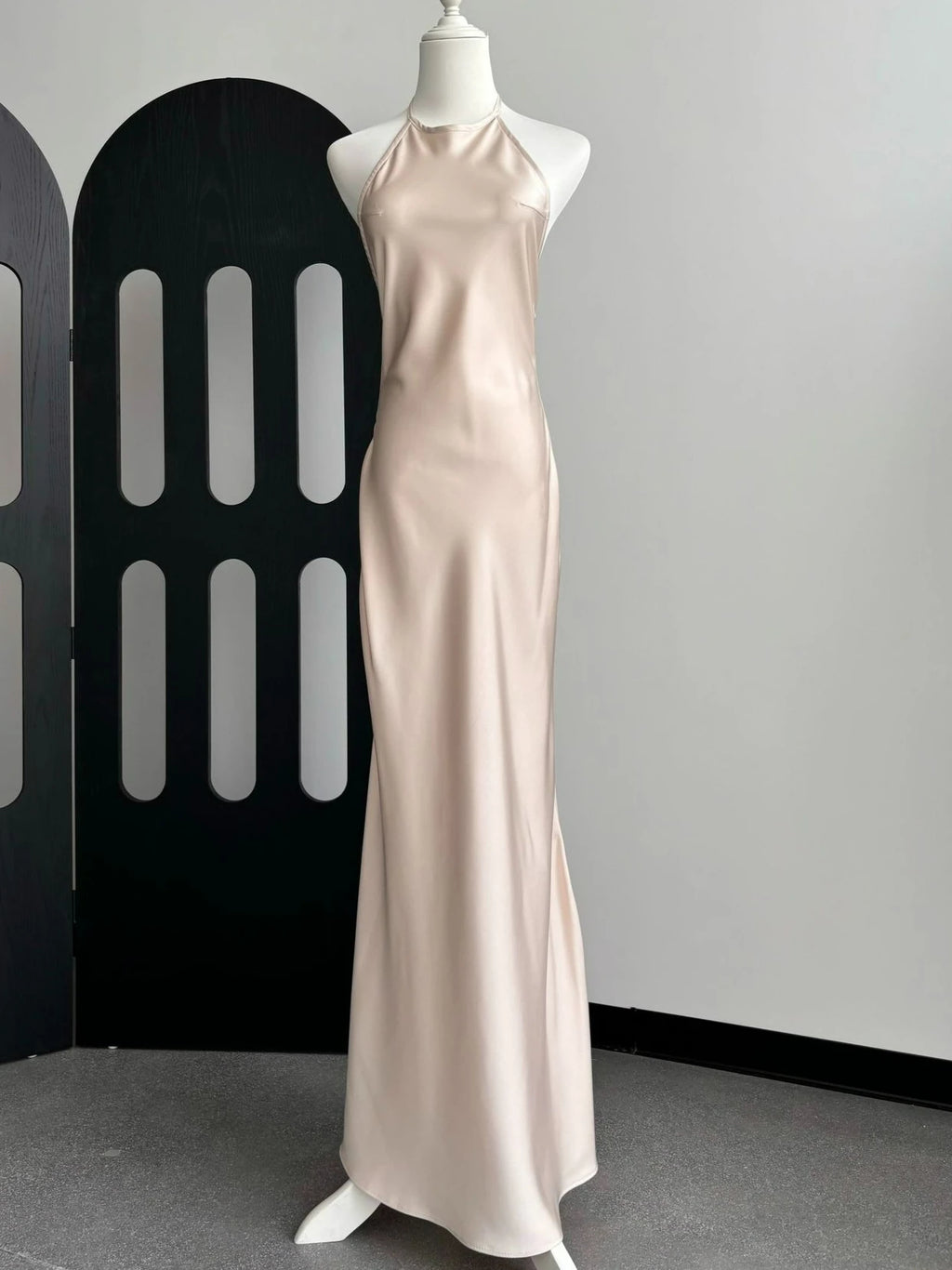 Elegant Satin Halter Summer Dress – Backless Slim Fit Evening Gown