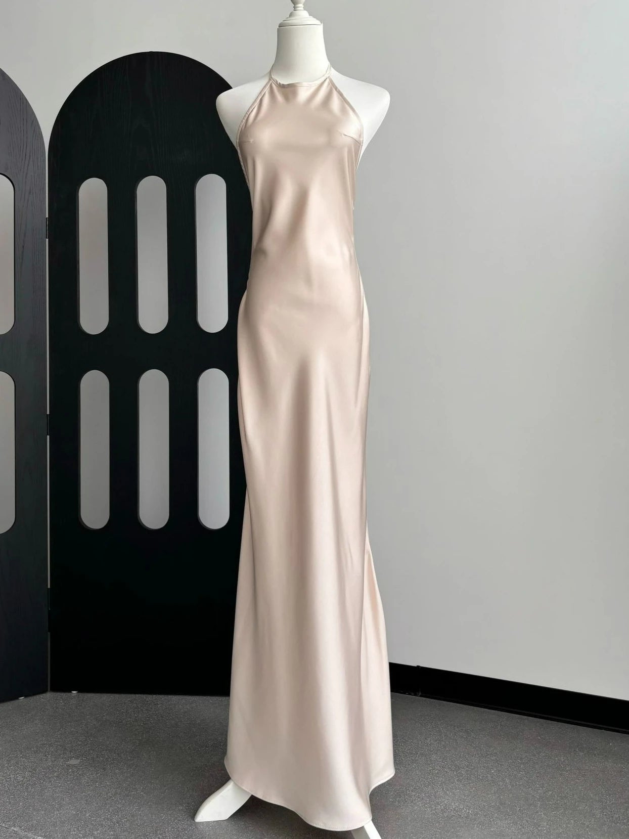 Elegant Satin Halter Summer Dress – Backless Slim Fit Evening Gown